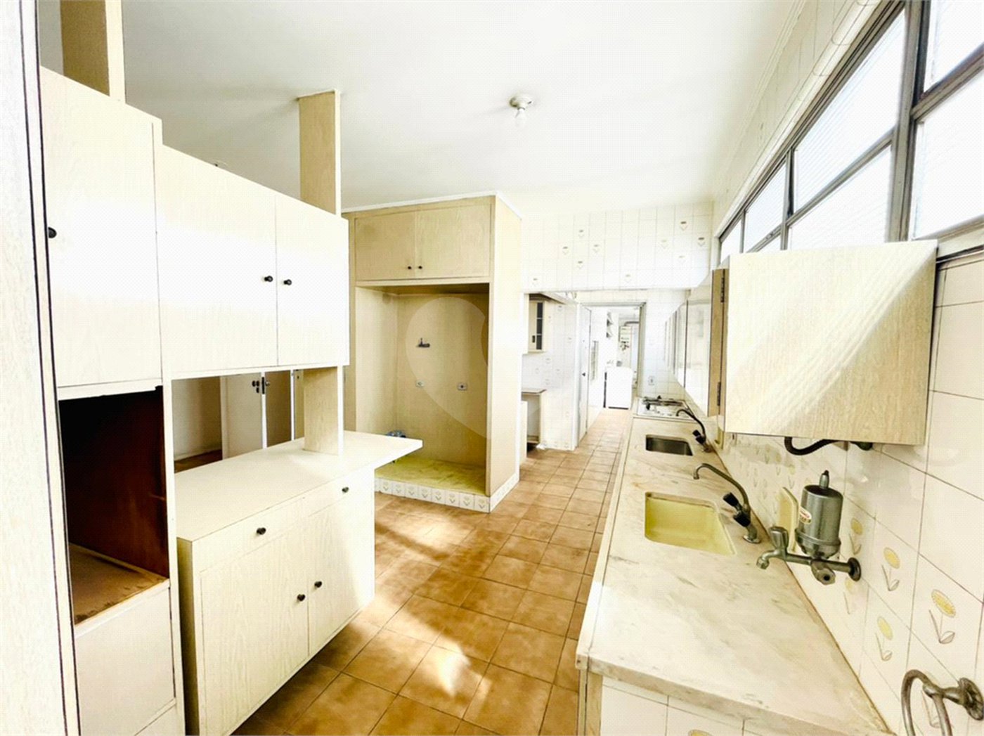 Apartamento à venda com 3 quartos, sendo 2 suítes, em Jardim Paulista, São Paulo, SP