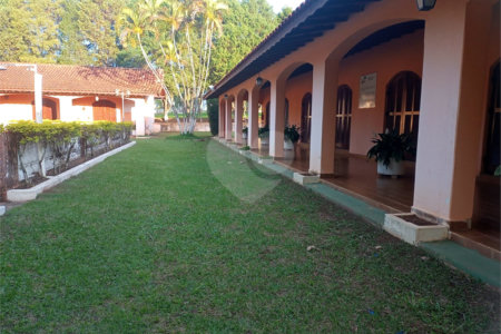 Casa à venda com 5 quartos, sendo 1 suíte, no condomínio Village da Serra, Araçoiaba da Serra - SP