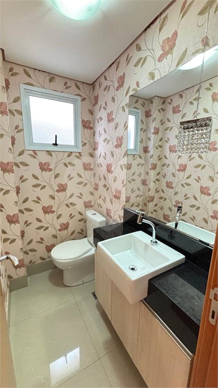 Casa à venda com 3 quartos, sendo 1 suíte, no condomínio Solar das Torres, Cuiabá - MT