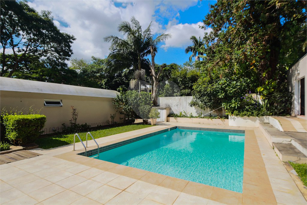 Casa à venda com 4 quartos, sendo 1 suíte,  em Interlagos, São Paulo, SP