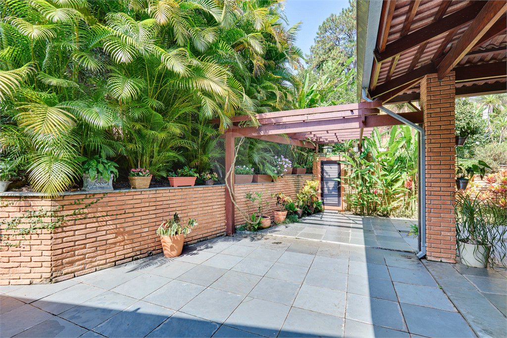 Casa à venda com 4 quartos, sendo 2 suítes, em Jardim Cordeiro, São Paulo, SP