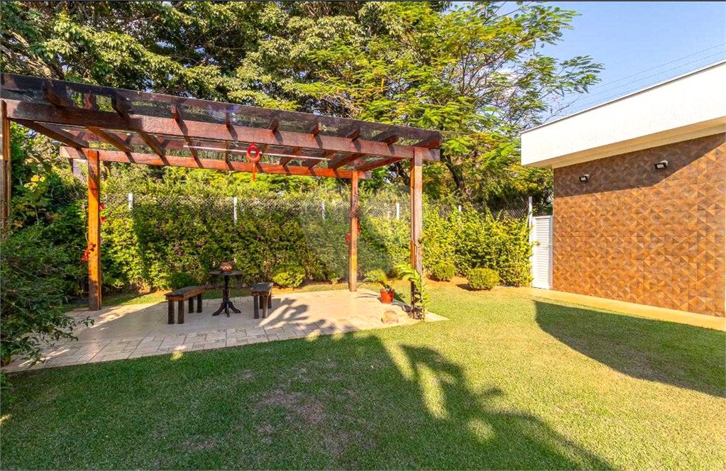 Casa à venda com 3 quartos, sendo 1 suíte, no condomínio Vale do Lago, Sorocaba - SP
