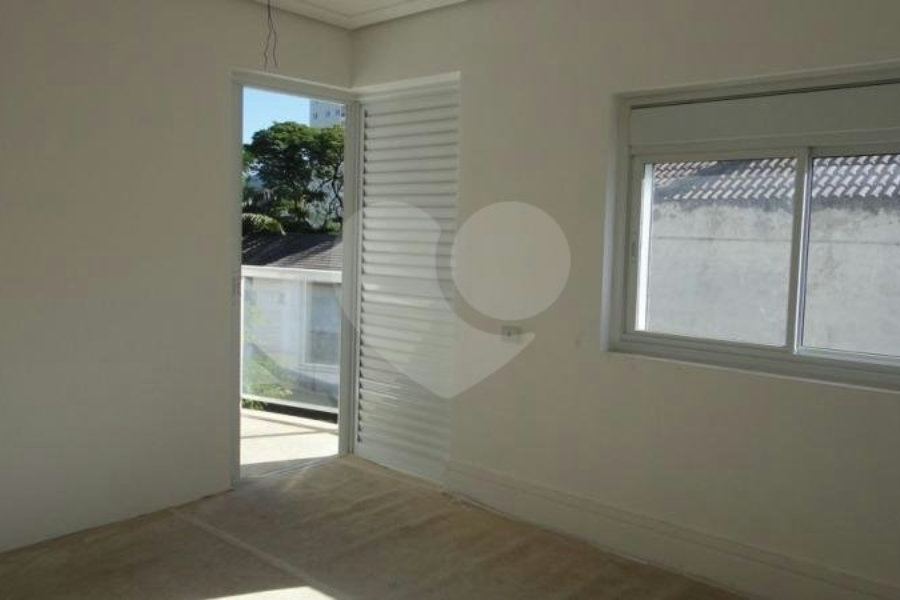 Casa à venda com 3 suítes no condomínio Villa Castanheira, São Paulo - SP