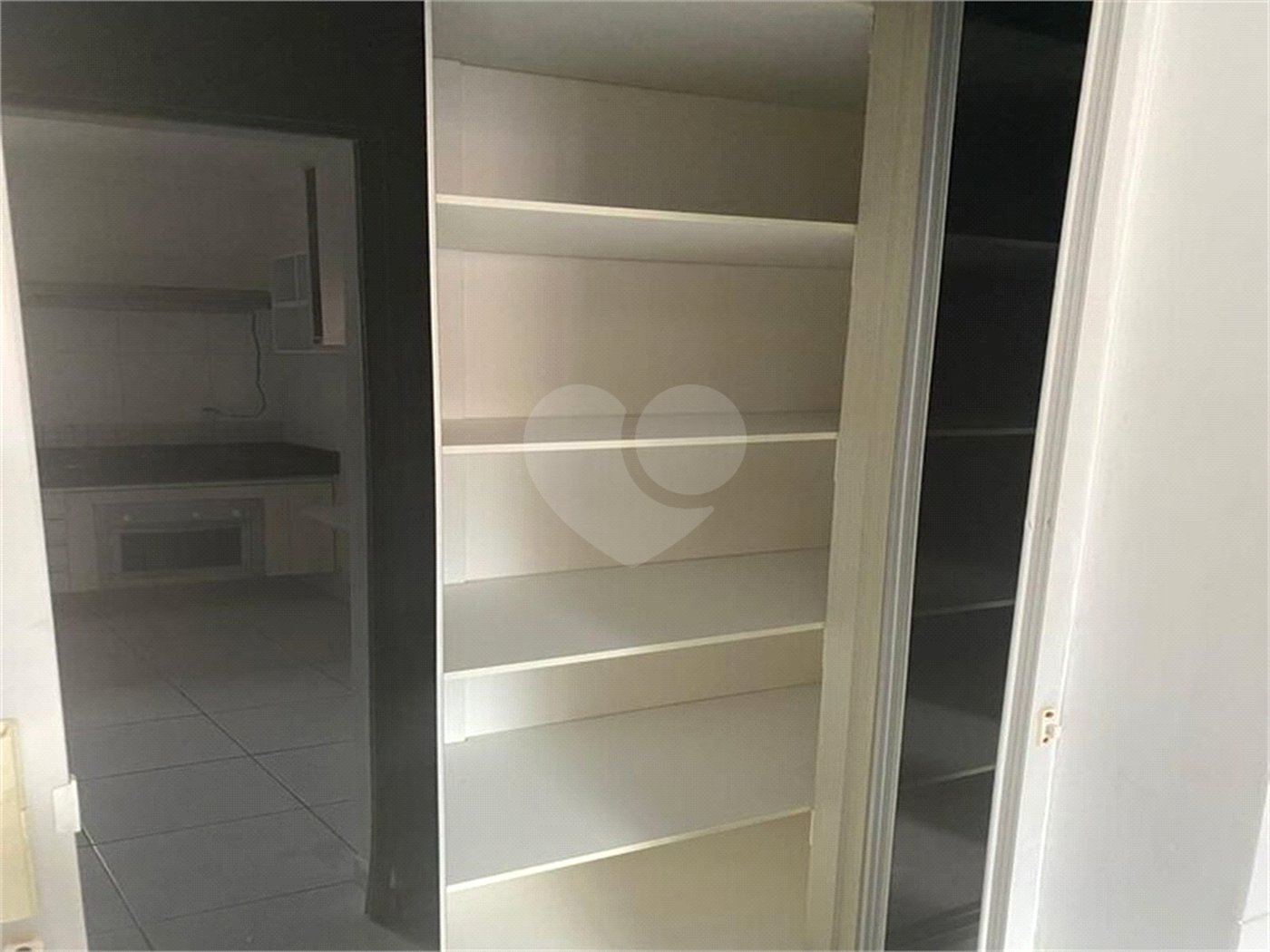 Casa à venda com 3 quartos, sendo 1 suíte, no condomínio Portal das Acacias, Indaiatuba - SP