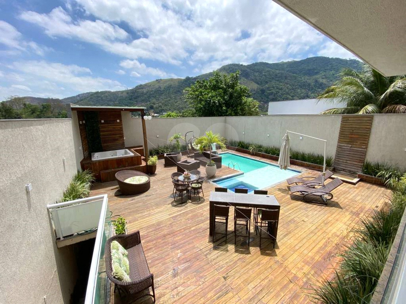 Casa à venda com 5 quartos, sendo 4 suítes, no condomínio Mansões da Prata, Rio de Janeiro - RJ