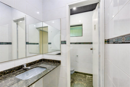 Sobrado à venda ou para alugar com 4 quartos em Jardim Petrópolis, São Paulo, SP