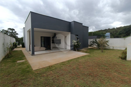 Casa à venda com 3 suítes no condomínio Altos de São Roque, São Roque - SP