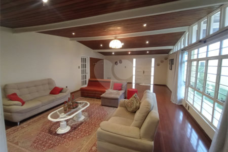 Casa à venda com 4 quartos, sendo 3 suítes,  no Centro, Itapetininga, SP