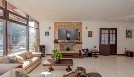 Casa à venda ou para alugar com 5 quartos, sendo 3 suítes, em Chácara Pavoeiro, Cotia, SP
