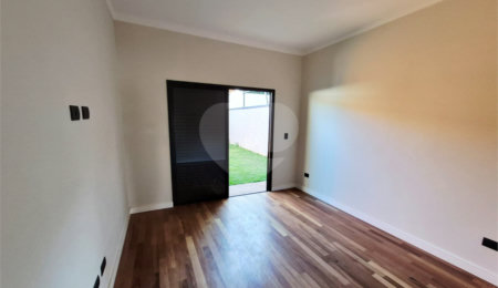 Sobrado à venda com 3 quartos, sendo 1 suíte,  em Jardim do Lago, Atibaia, SP
