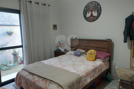 Casa à venda com 4 quartos, sendo 2 suítes,  no condomínio Figueira Garden, Atibaia - SP