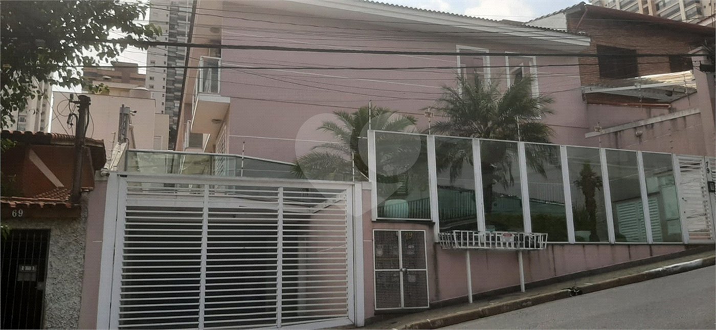 Casa à venda com 3 quartos, sendo 2 suítes, no condomínio Mário Araújo, São Paulo - SP