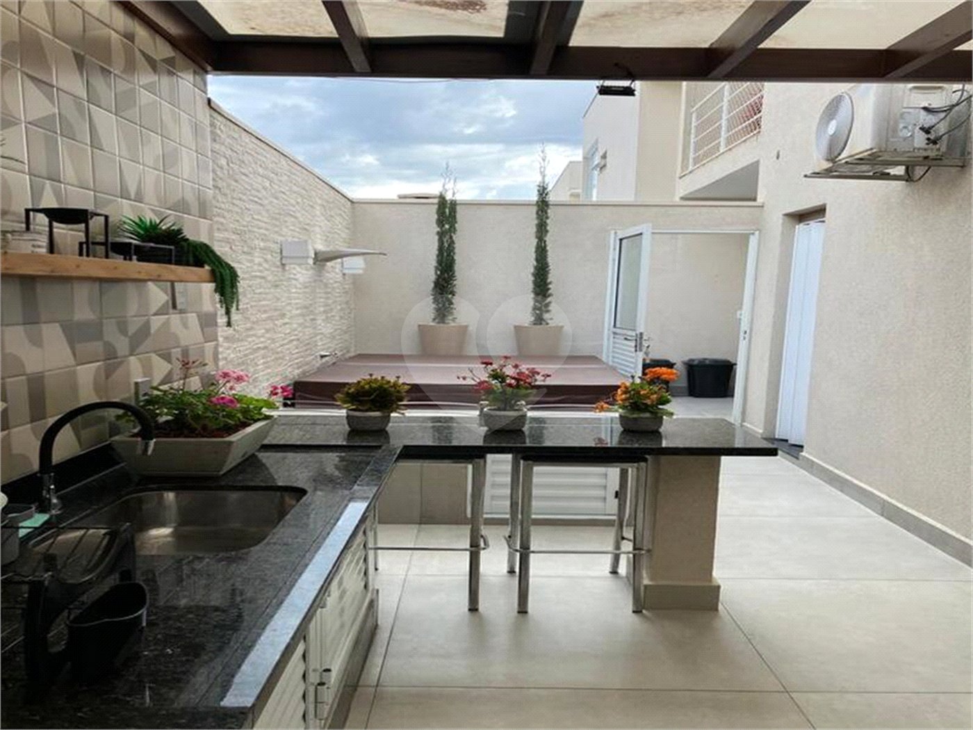 Casa à venda com 3 suítes no condomínio Maison Blanche, Indaiatuba - SP