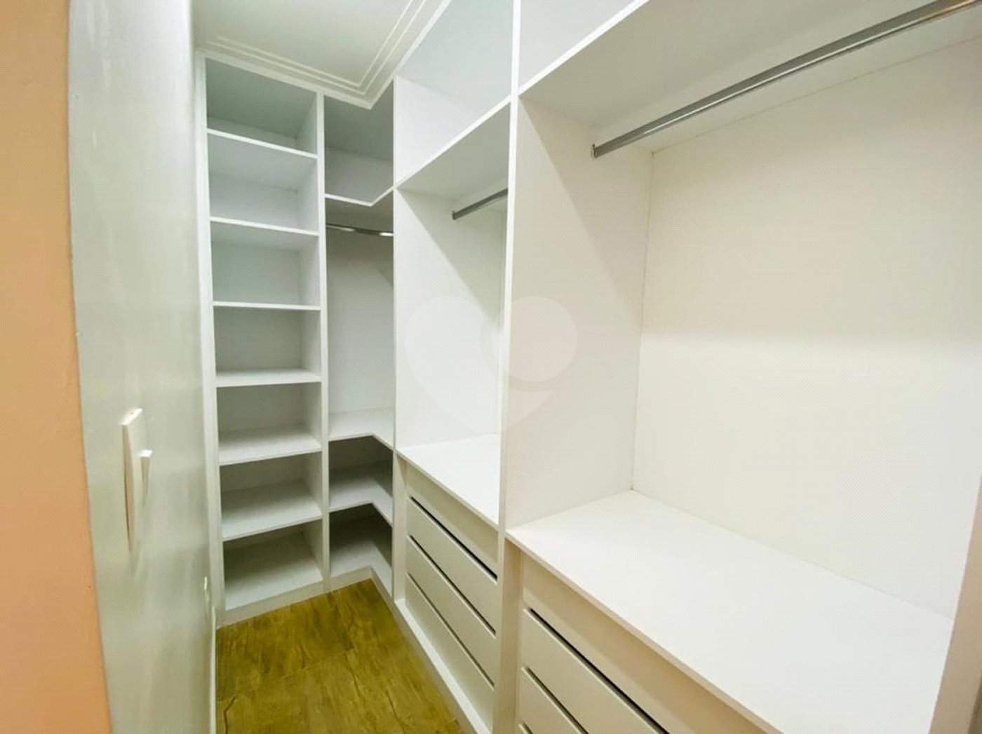 Sobrado à venda com 3 quartos, sendo 1 suíte, em Tremembé, São Paulo, SP
