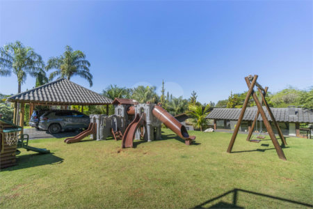 Casa à venda com 5 suítes no condomínio Vale da Santa Fé, Vinhedo - SP