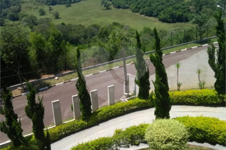 Casa à venda com 3 quartos, sendo 2 suítes,  no condomínio Vale do Sol, Bom Jesus dos Perdões - SP