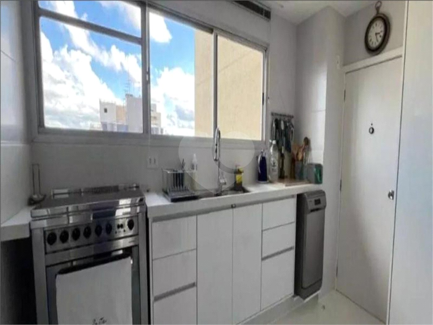 Apartamento à venda com 3 quartos, sendo 1 suíte, em Moema, São Paulo, SP
