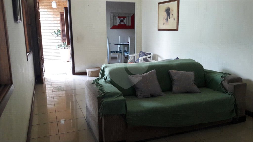 Casa à venda com 3 quartos, sendo 2 suítes, no condomínio Itatitara, Rio de Janeiro - RJ