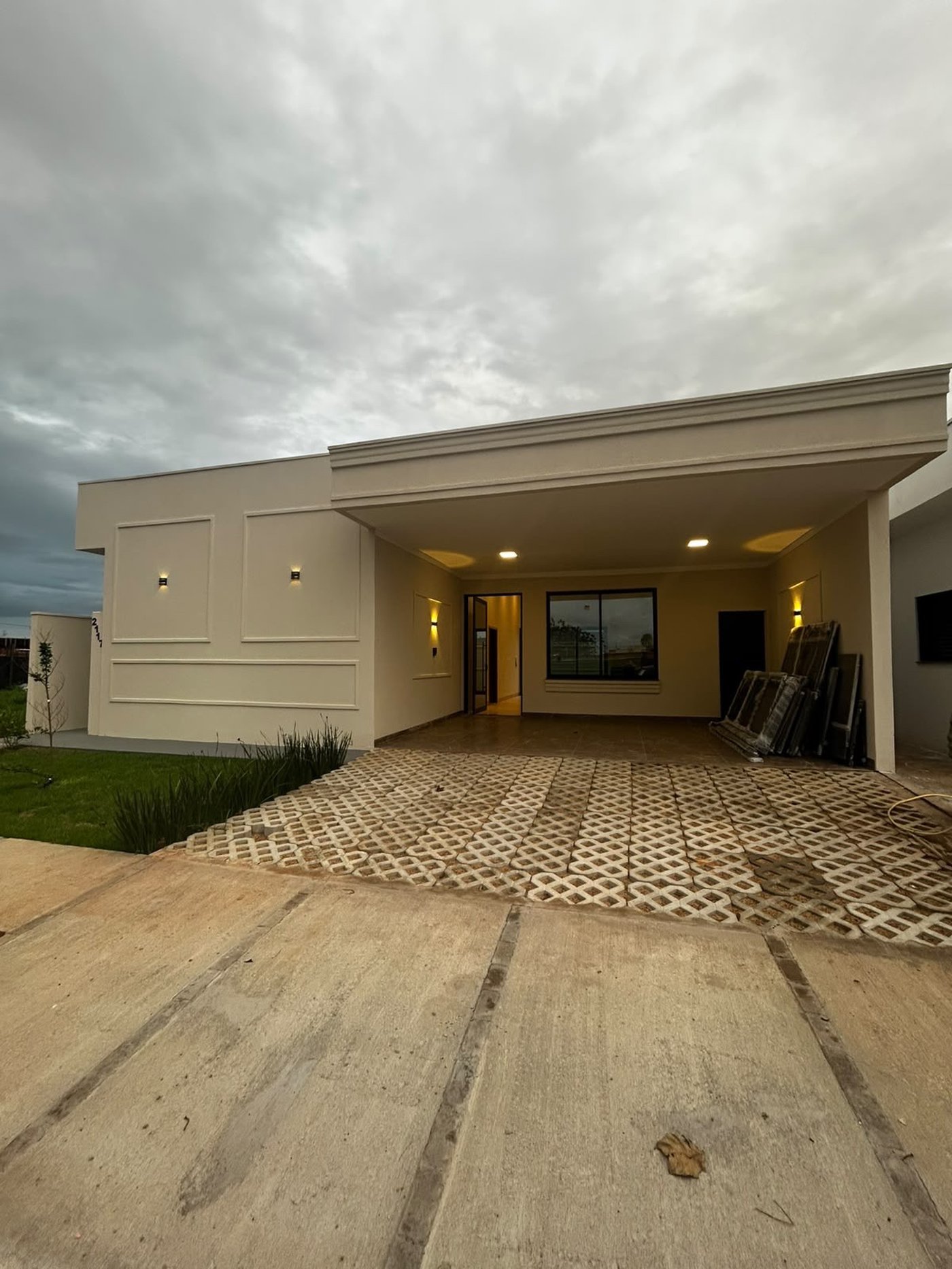 Casa à venda com 3 quartos, sendo 1 suíte,  no condomínio Terra Ville, Três Lagoas - MS