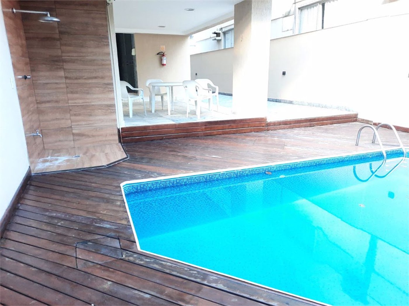 Seu refúgio na Praia da Enseada: conforto, lazer e a poucos passos do mar