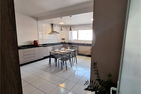 Sobrado à venda com 4 quartos, sendo 2 suítes, em Nova Petrópolis, São Bernardo do Campo, SP