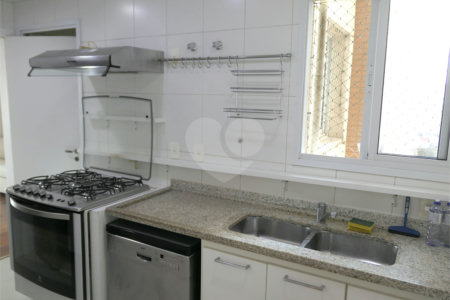 Apartamento para alugar com 3 quartos, sendo 1 suíte, em Vila Olímpia, São Paulo, SP