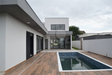 Casa à venda com 4 suítes no condomínio Figueira Garden, Atibaia - SP