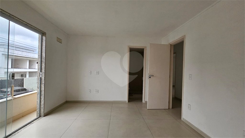 Casa à venda com 4 quartos, sendo 3 suítes, no condomínio Grand Park, Rio de Janeiro - RJ