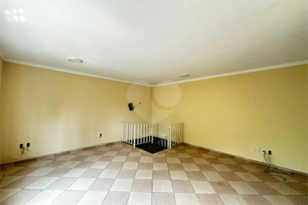 Sobrado à venda com 4 quartos, sendo 3 suítes,  em Vila Áurea, Poá, SP