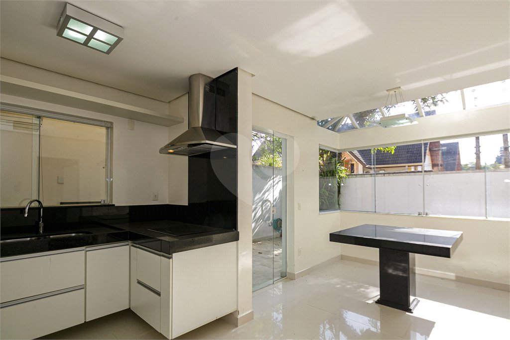 Casa à venda com 3 suítes no condomínio Villaggio Belvedere, São Paulo - SP