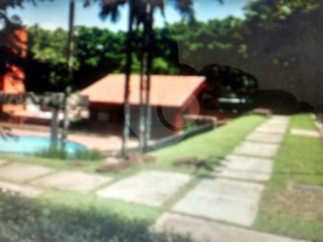 Sobrado à venda com 7 quartos, sendo 5 suítes,  em Chácara das Paineiras, Carapicuíba, SP