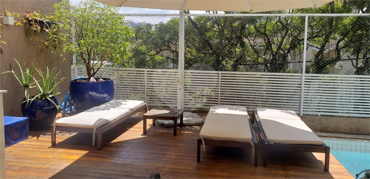 Sobrado à venda com 4 quartos, sendo 3 suítes, em Paraíso do Morumbi, São Paulo, SP