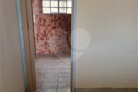 Casa à venda com 6 quartos em Vila dos Remédios, São Paulo, SP