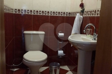 Casa à venda com 4 quartos, sendo 2 suítes, em Vila Petrópolis, Atibaia, SP