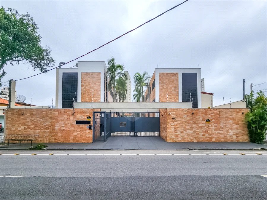 Casa em condomínio à venda na Granja Julieta