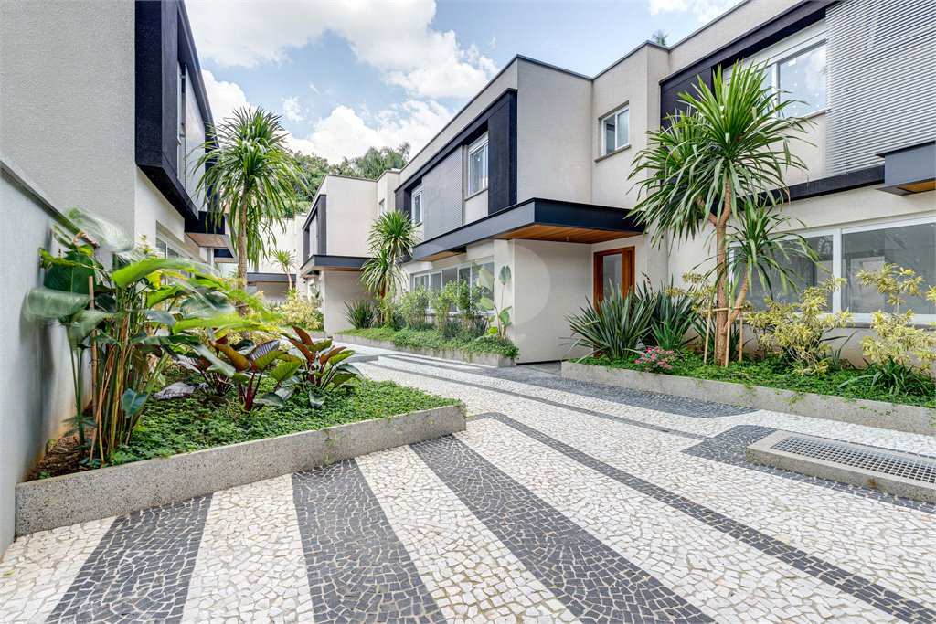 Casa à venda com 4 suítes no condomínio Vila Arese, São Paulo - SP