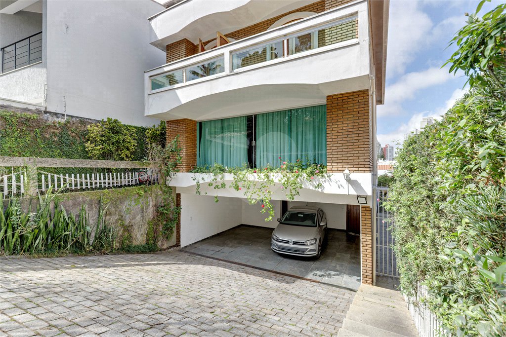 Casa à venda com 3 quartos, sendo 1 suíte, em Alto da Boa Vista, São Paulo, SP