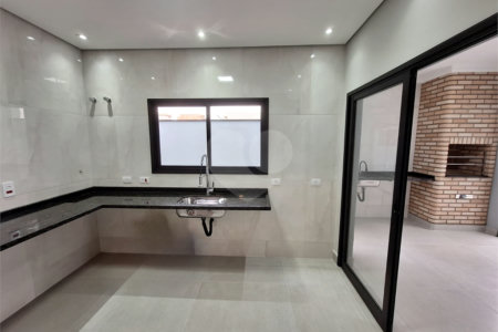 Casa à venda com 3 quartos, sendo 1 suíte,  no condomínio Helena Maria, Sorocaba - SP