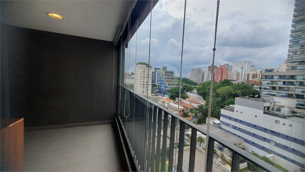 Apartamento à venda com 3 quartos, sendo 1 suíte,  em Pinheiros, São Paulo, SP