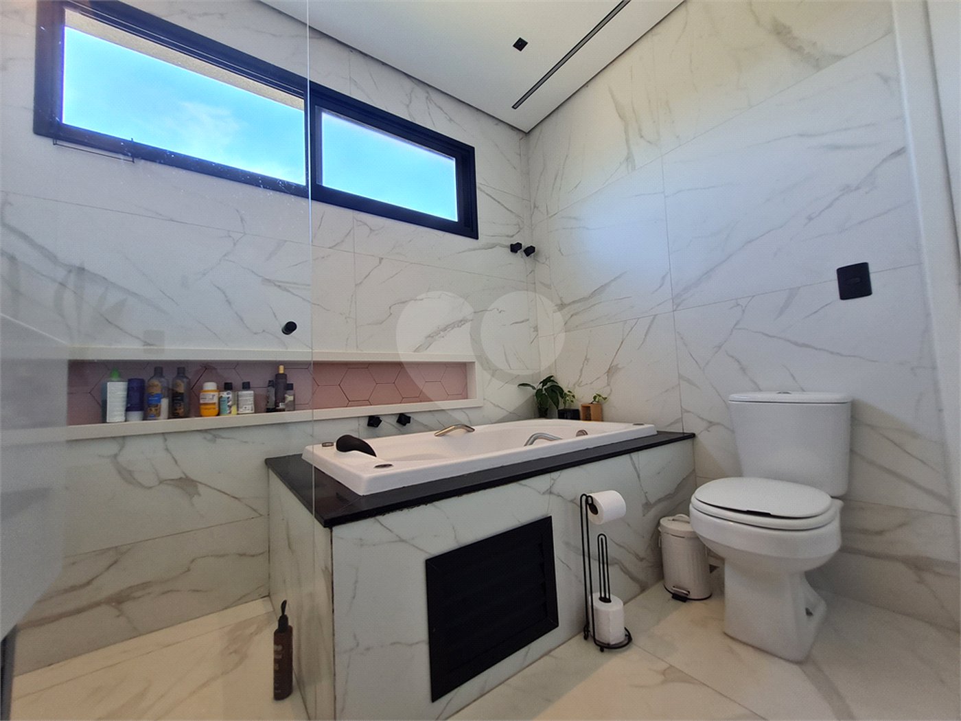 Casa à venda com 3 quartos, sendo 2 suítes, no condomínio Horizontes de Sorocaba, Sorocaba - SP