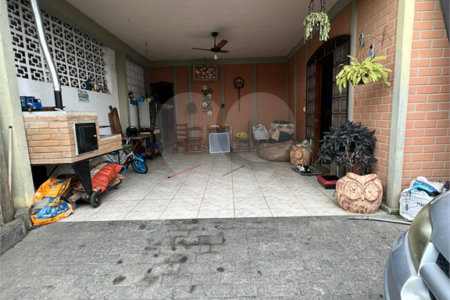 Casa à venda com 4 quartos, sendo 1 suíte,  em Jardim Ponte Grande, Mogi das Cruzes, SP