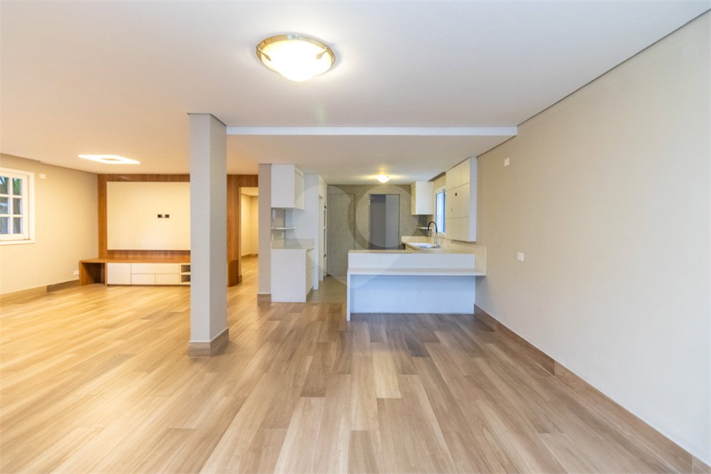 Casa à venda com 4 quartos, sendo 3 suítes, no condomínio Village Place, São Paulo - SP