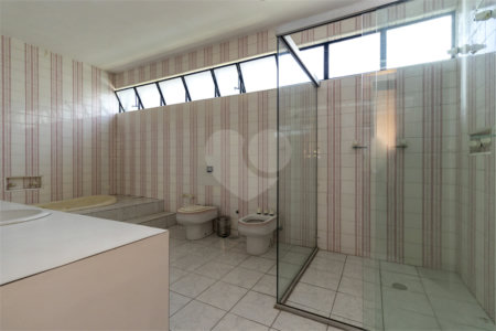 Sobrado à venda com 4 quartos, sendo 2 suítes,  em Vila Morumbi, São Paulo, SP