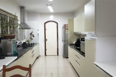 Casa de Vila à venda com 3 quartos, sendo 2 suítes, em Jardim Emília, Sorocaba, SP