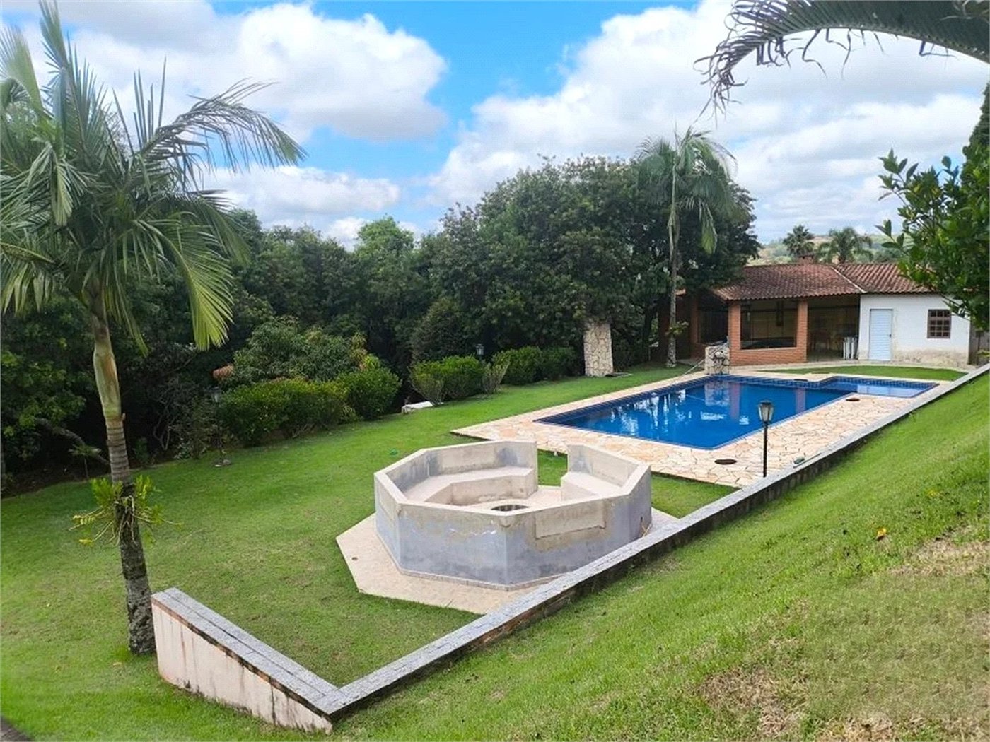 Casa à venda com 3 suítes no condomínio Granja Verediana, Ibiúna - SP