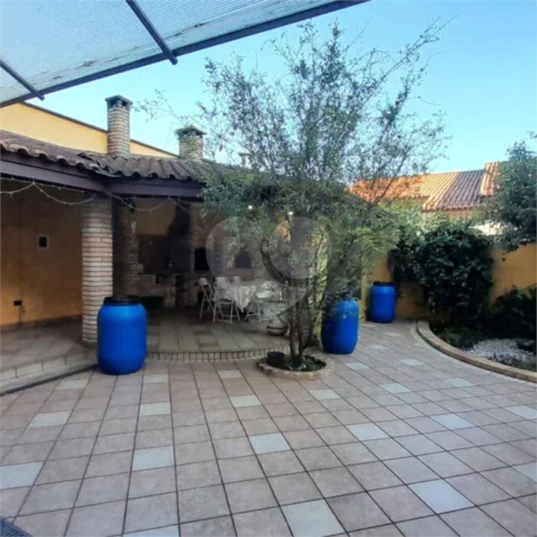 Sobrado à venda com 4 quartos, sendo 1 suíte, em Jardim Pinheiros, São Paulo, SP