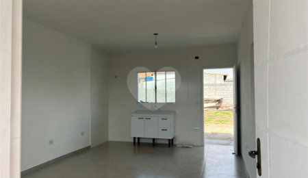 Casa à venda com 2 quartos, sendo 1 suíte,  em Vila Vilma (mailasqui), São Roque, SP