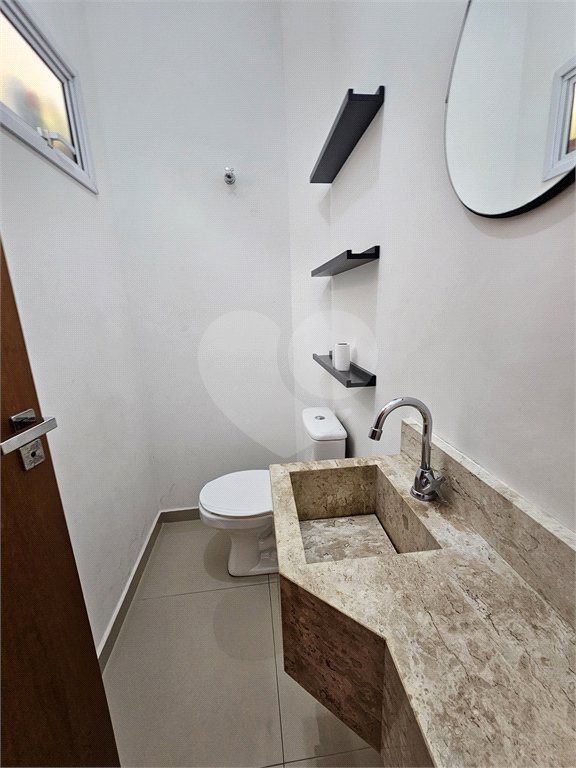 Sobrado à venda com 3 quartos, sendo 1 suíte,  em Vila Nivi, São Paulo, SP