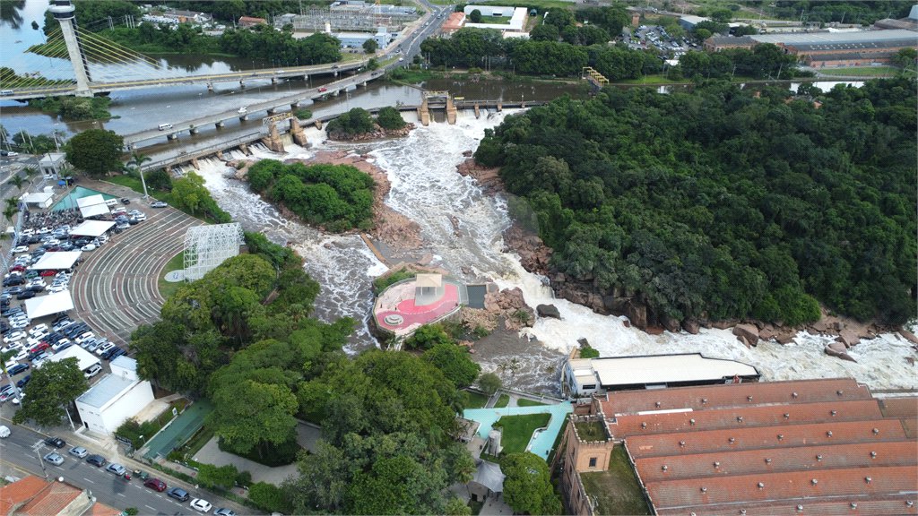 Casa à venda com 4 quartos, sendo 1 suíte, em Jardim Celani, Salto, SP