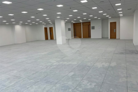 Sala à venda em Várzea de Baixo, São Paulo, SP